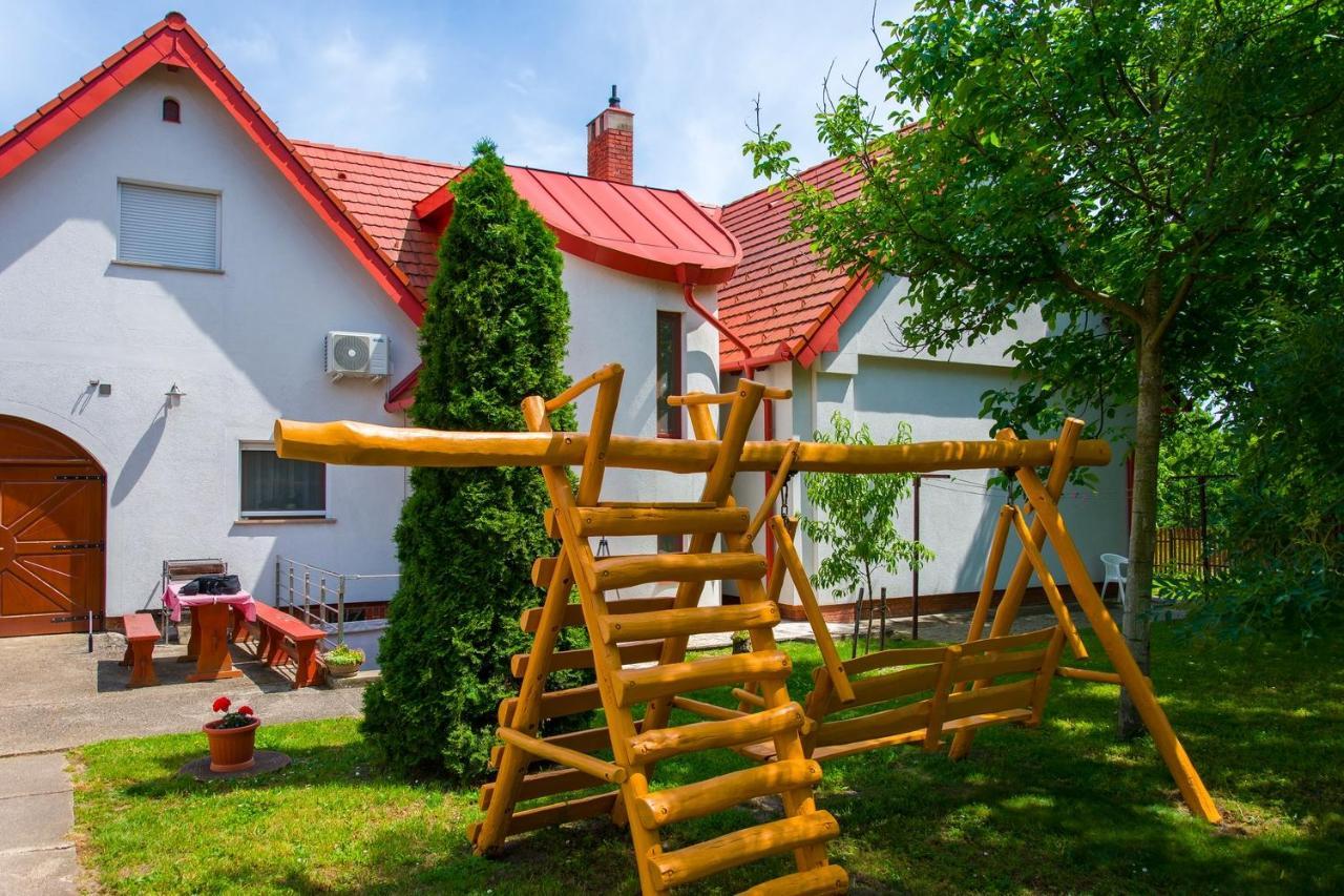 Huszár vendégház Orvenyes Exterior foto