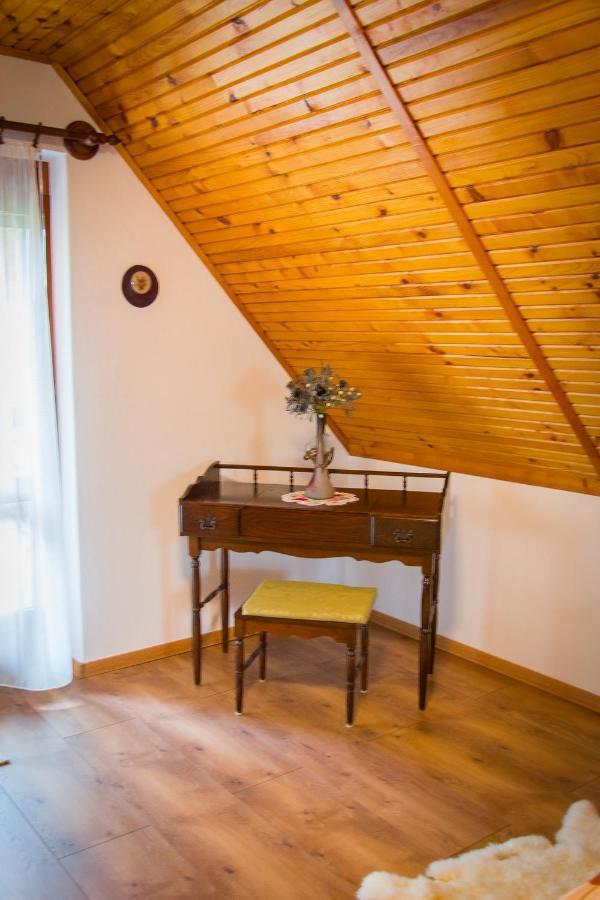 Huszár vendégház Orvenyes Exterior foto