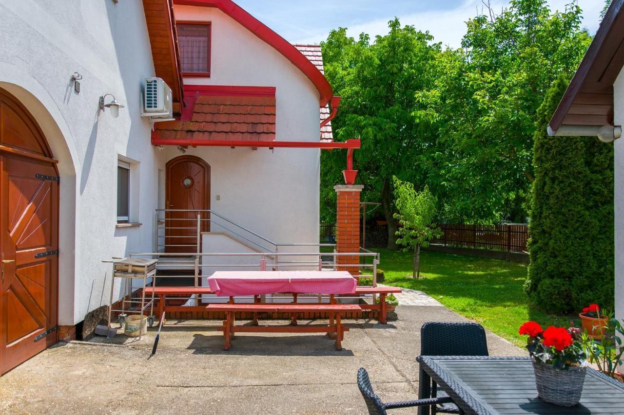 Huszár vendégház Orvenyes Exterior foto