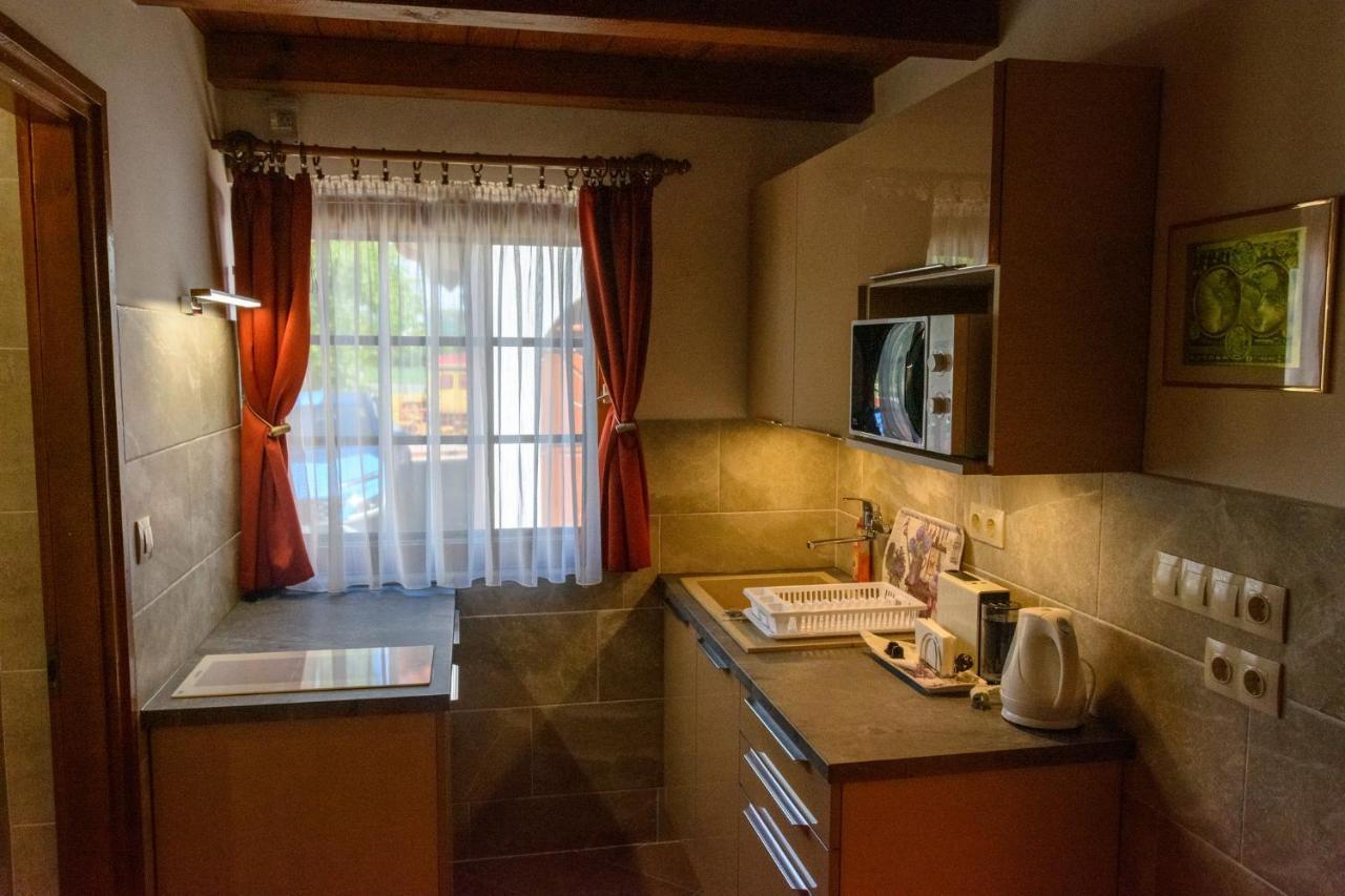 Huszár vendégház Orvenyes Exterior foto