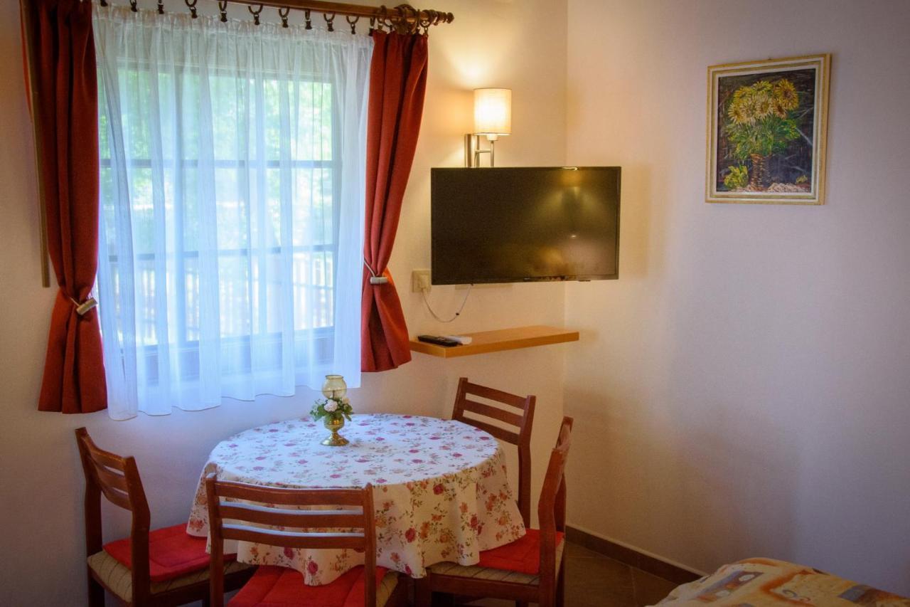 Huszár vendégház Orvenyes Exterior foto